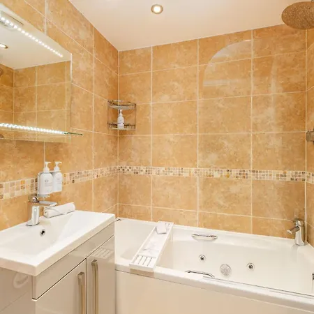 Wheatlands Lodge-windermere - Of The Year 2024 - Adult Only - Free Car Park Guest house Windermere