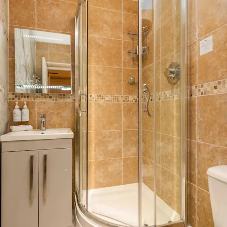 Guest house Wheatlands Lodge-windermere - Of The Year 2024 - Adult Only - Free Car Park 5*