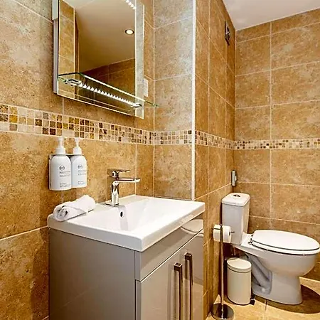 Wheatlands Lodge-windermere - Award Winning - Adult Only - Free Car Park Гостевой дом 5*